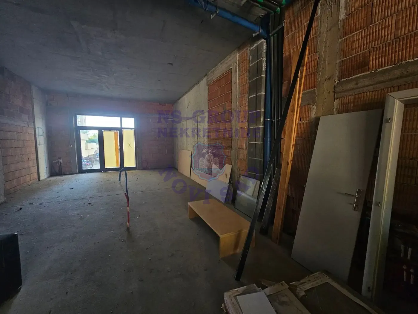 lokal za izdavanje Novi Sad 89m2 14002