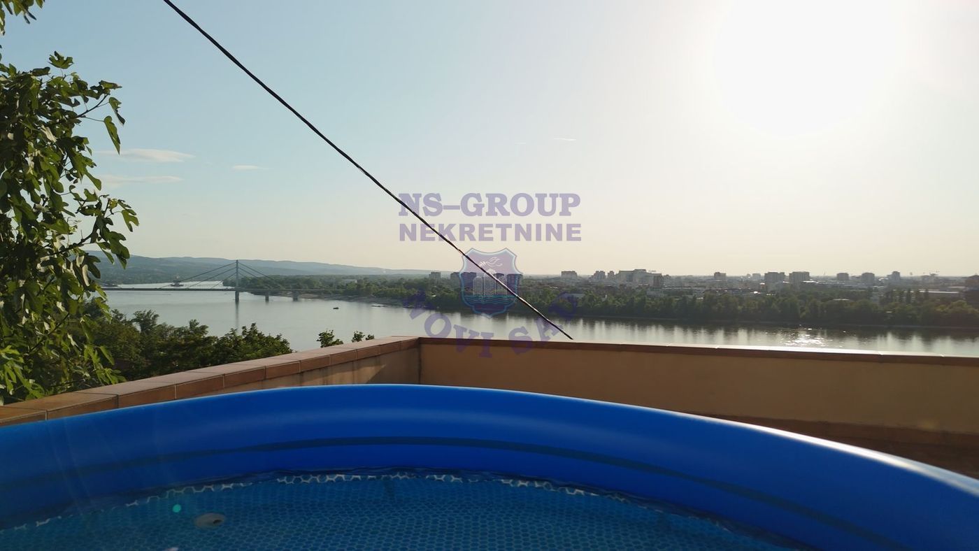 kuca na prodaju Petrovaradin 300m2 541738