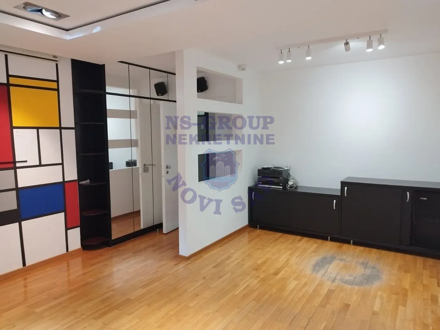 lokal na prodaju Novi Sad 270m2 552768