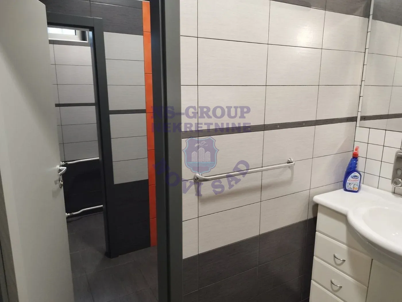 lokal na prodaju Novi Sad 270m2 552768