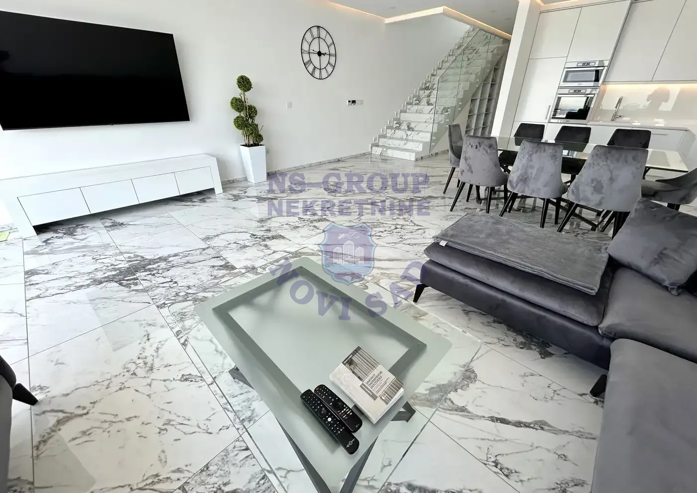 kuca za izdavanje Sremska Kamenica 180m2 14337