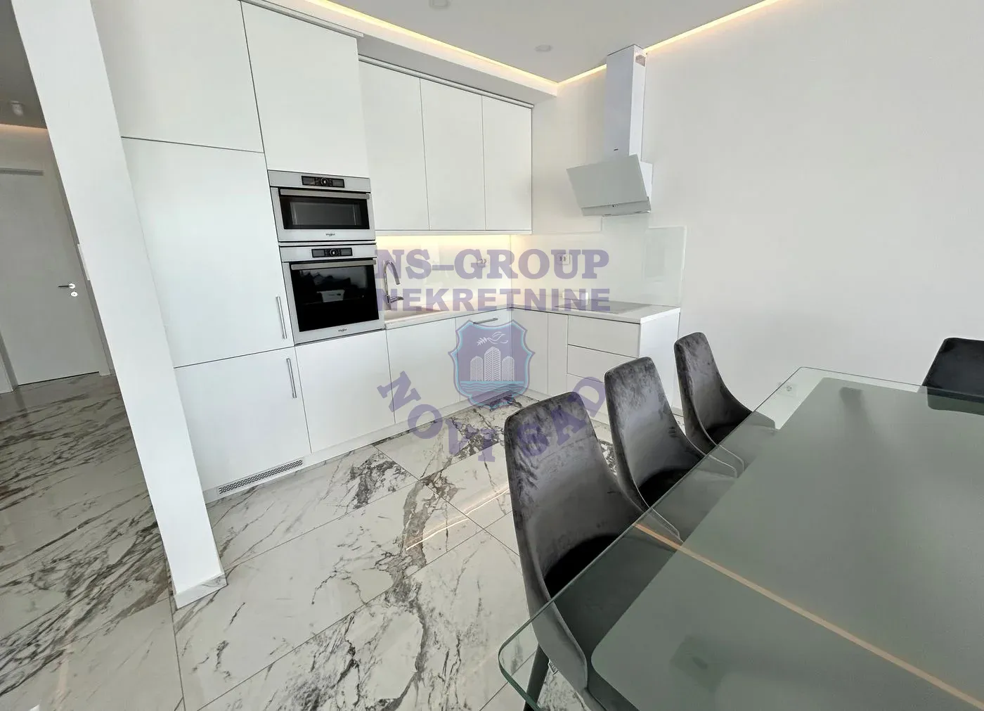 kuca za izdavanje Sremska Kamenica 180m2 14337