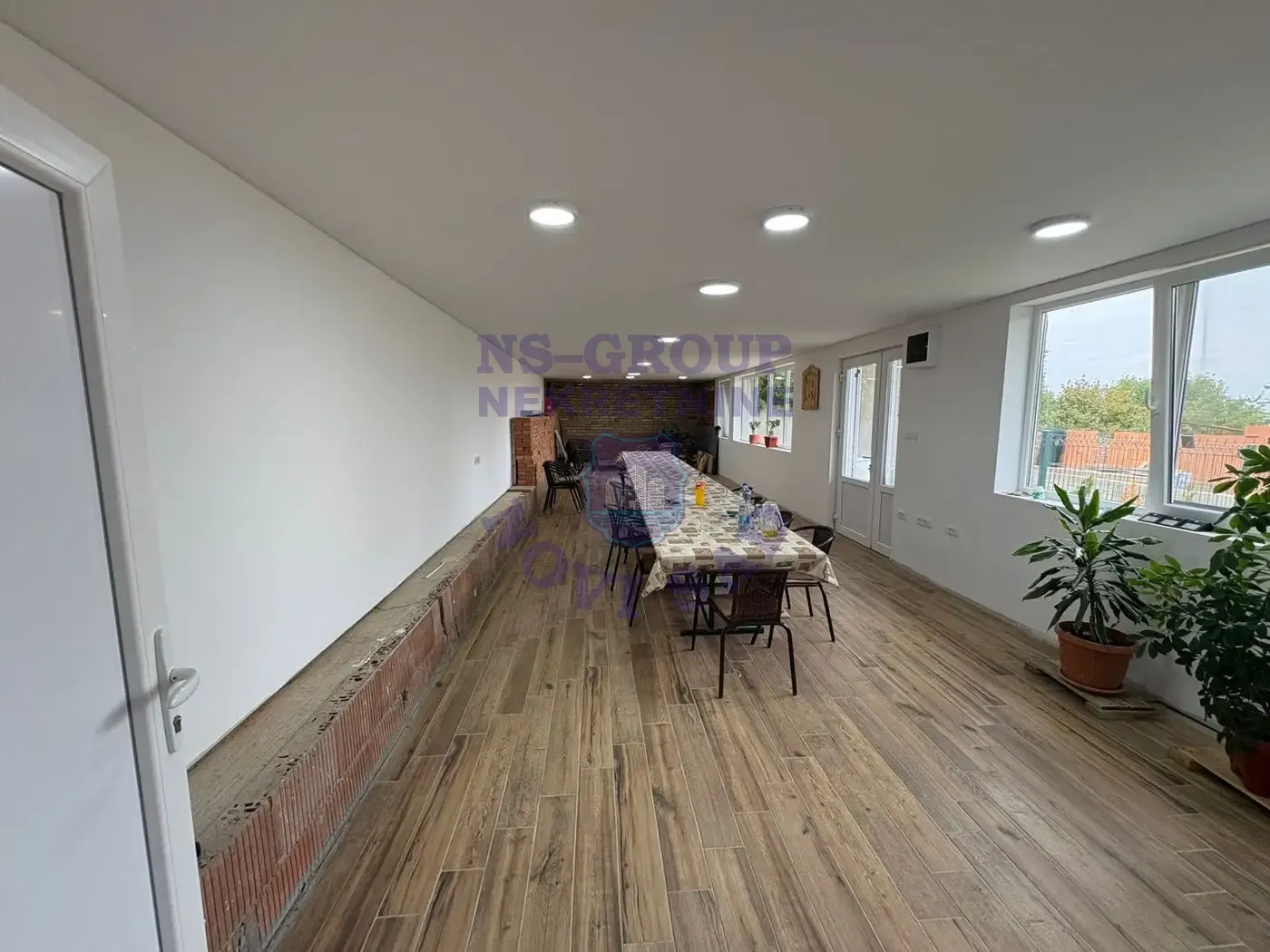 kuca na prodaju Petrovaradin 310m2 553865