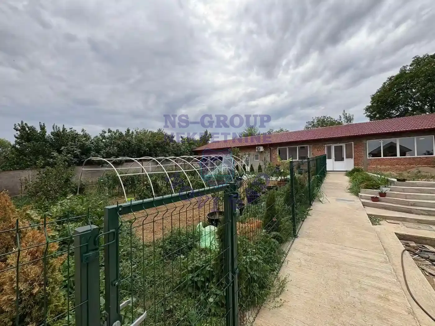 kuca na prodaju Petrovaradin 310m2 553865