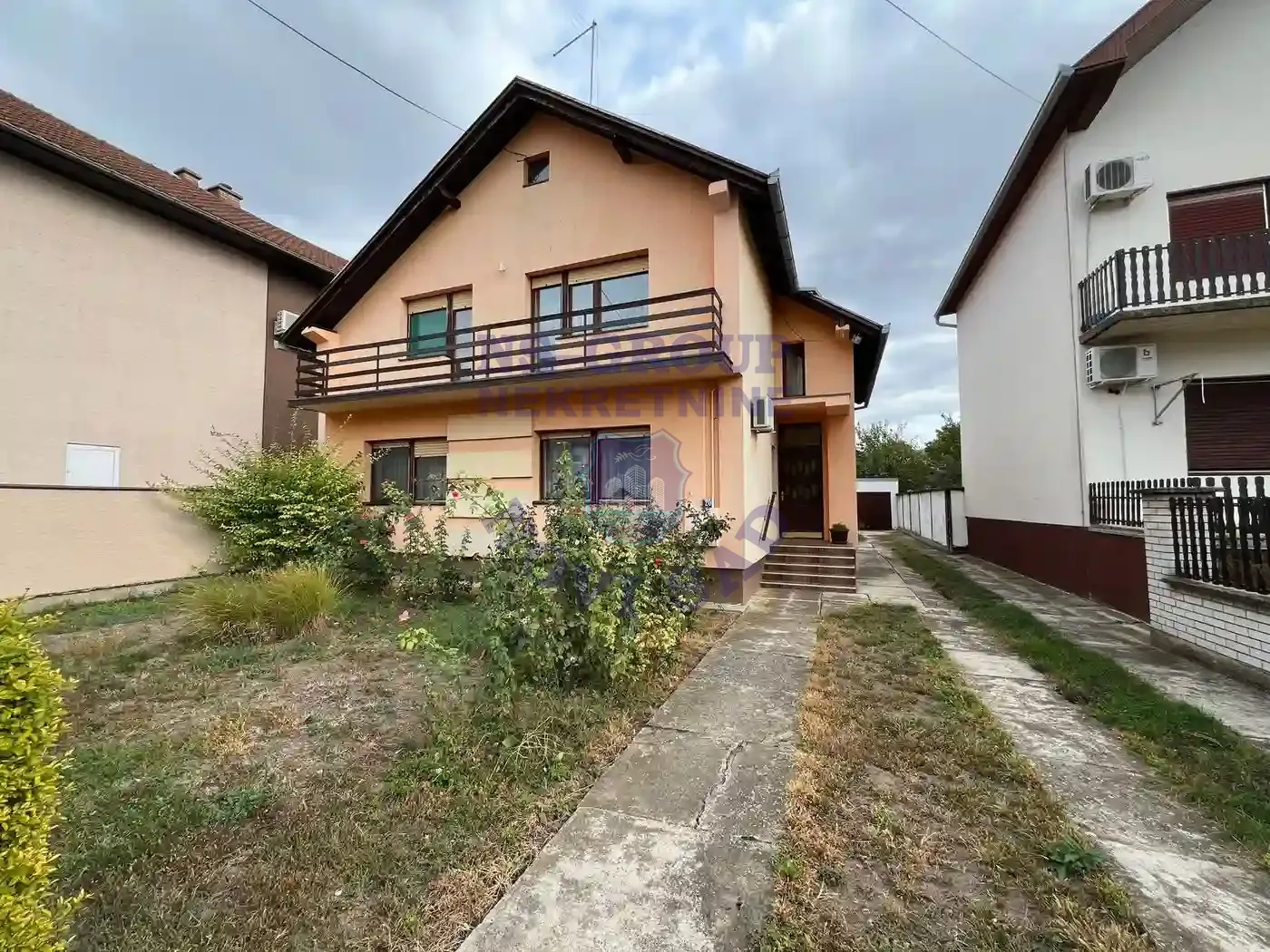 kuca na prodaju Bački Jarak, 200m2 556551