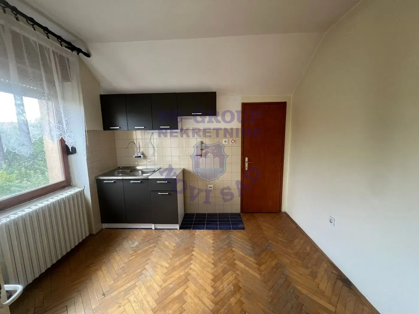 kuca na prodaju Bački Jarak 200m2 556551