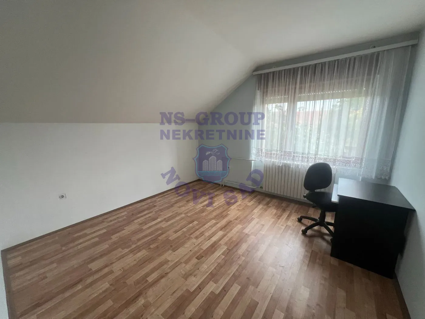 kuca na prodaju Bački Jarak 200m2 556551
