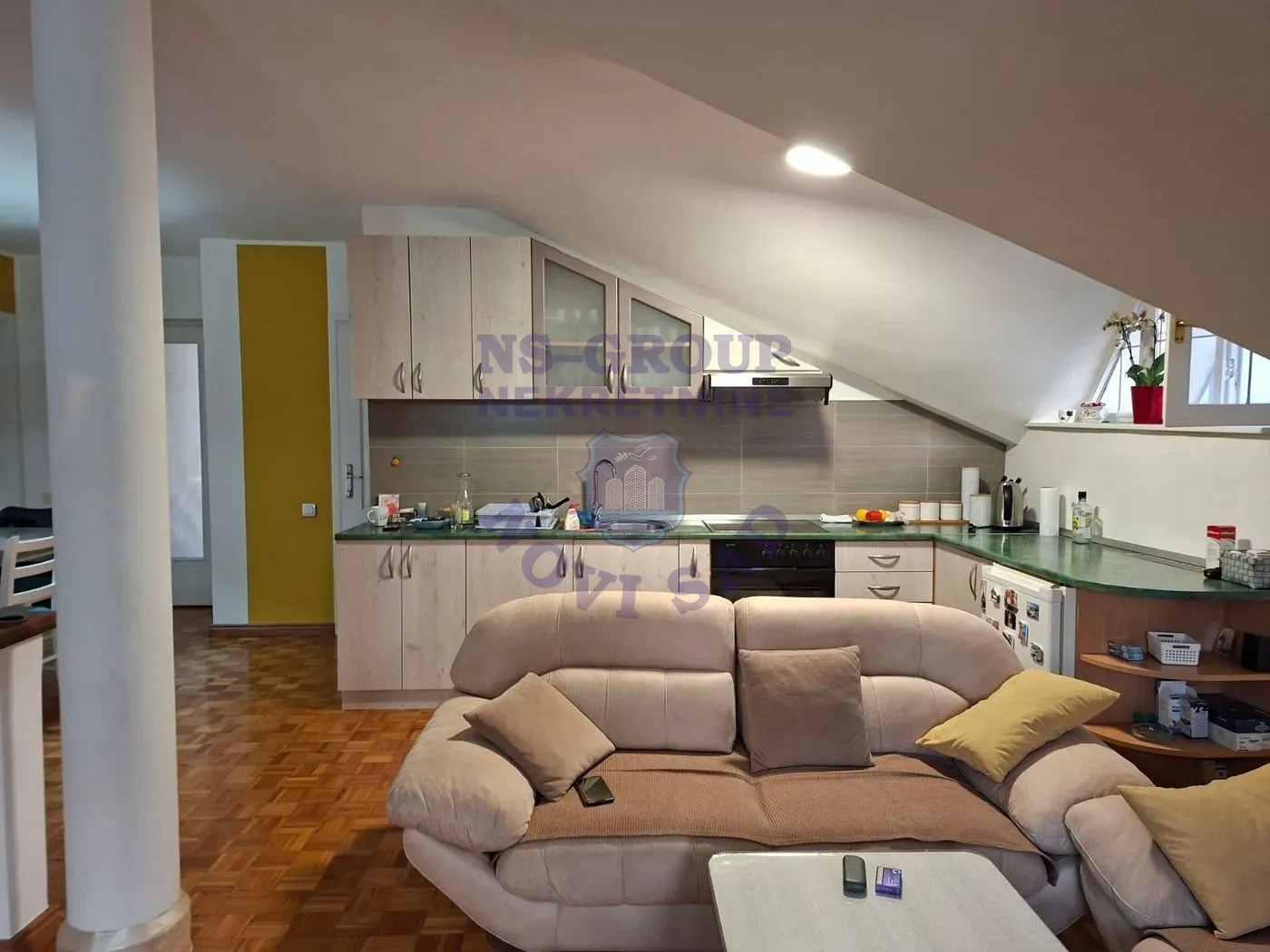 kuca na prodaju Novi Sad, 299m2 448000