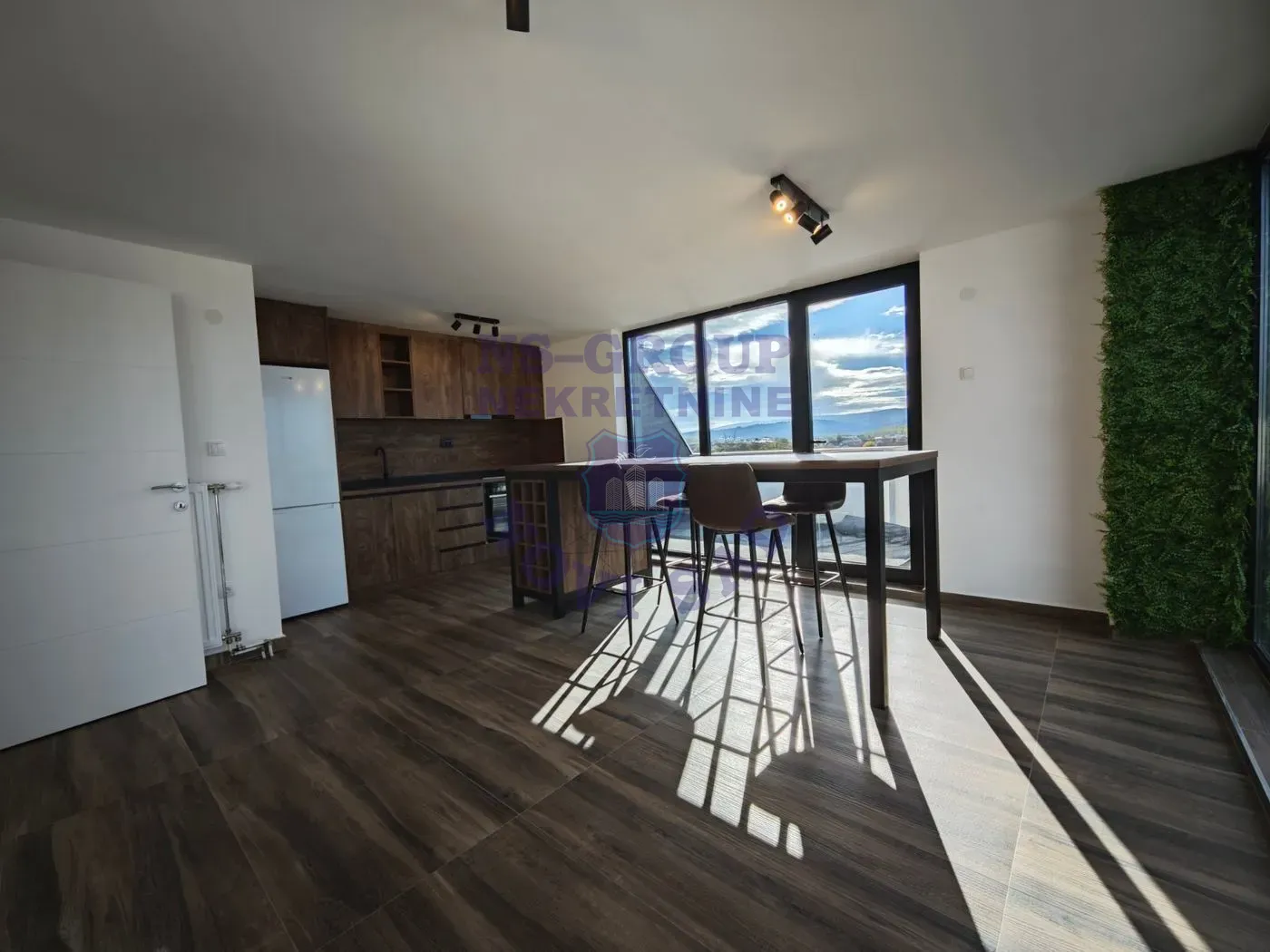 Stan za izdavanje Novi Sad 111m2, 14811