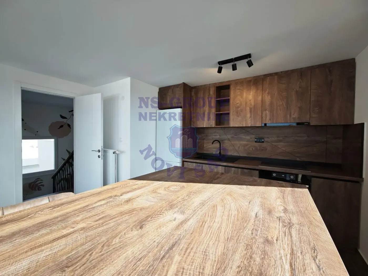 Stan za izdavanje Novi Sad 111m2, 14811