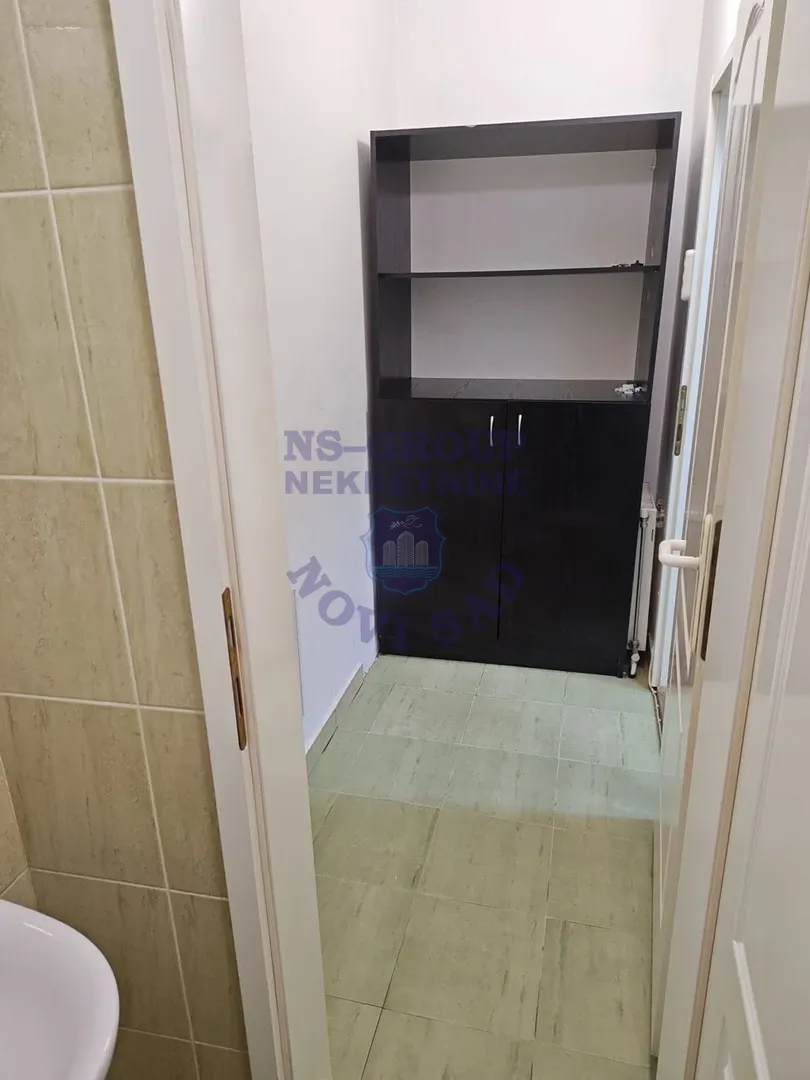 lokal za izdavanje Novi Sad 18m2 14596