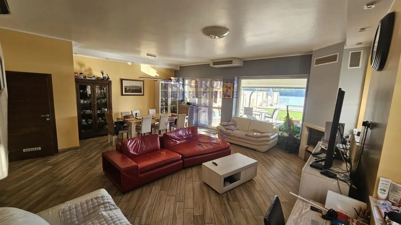 kuca na prodaju Novi Sad, 325m2 558036