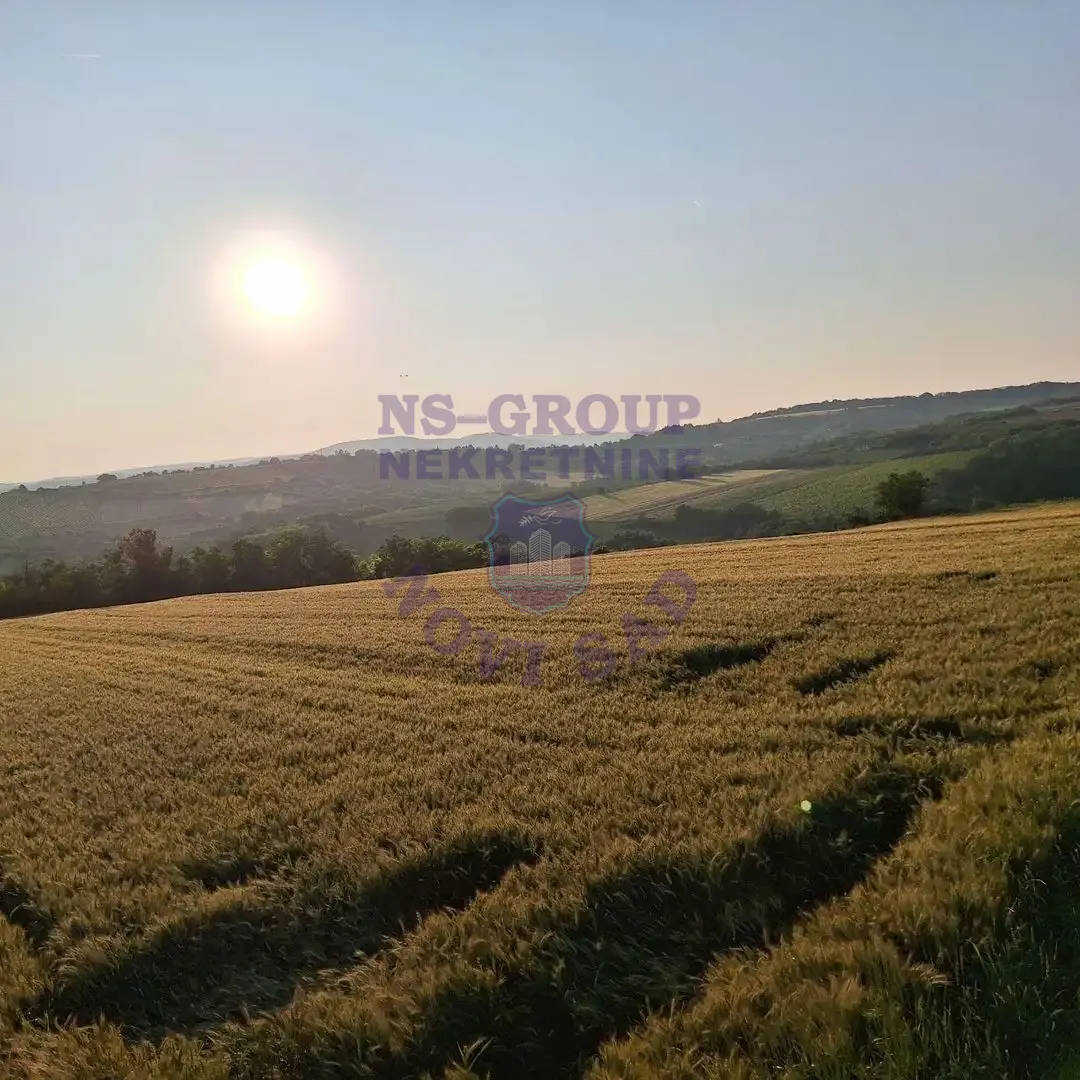 plac na prodaju Irig, 2011m2 557872