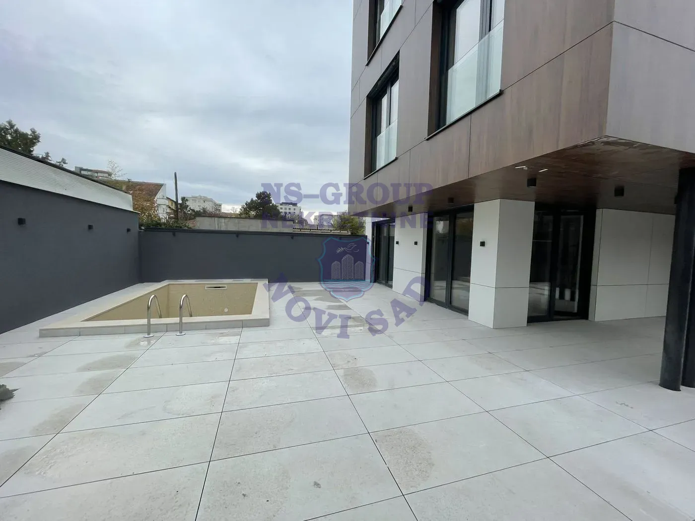 stan na prodaju Novi Sad 368m2 574192