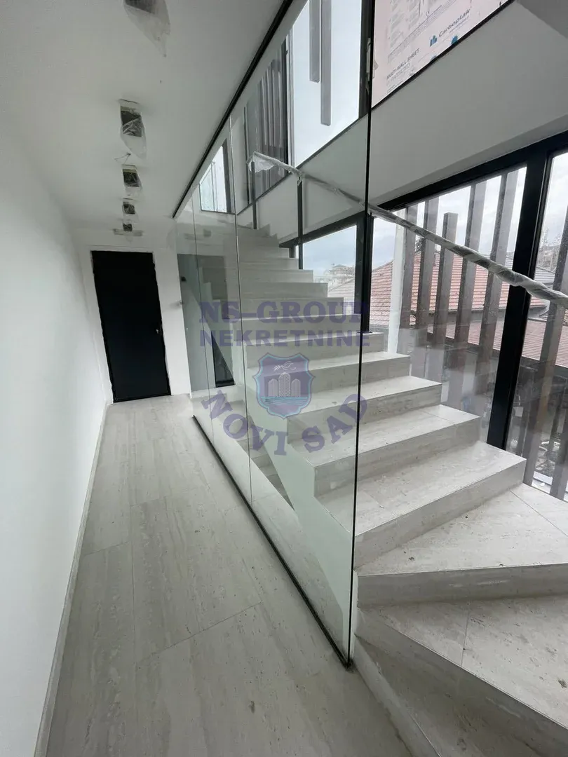 stan na prodaju Novi Sad 200m2 508369