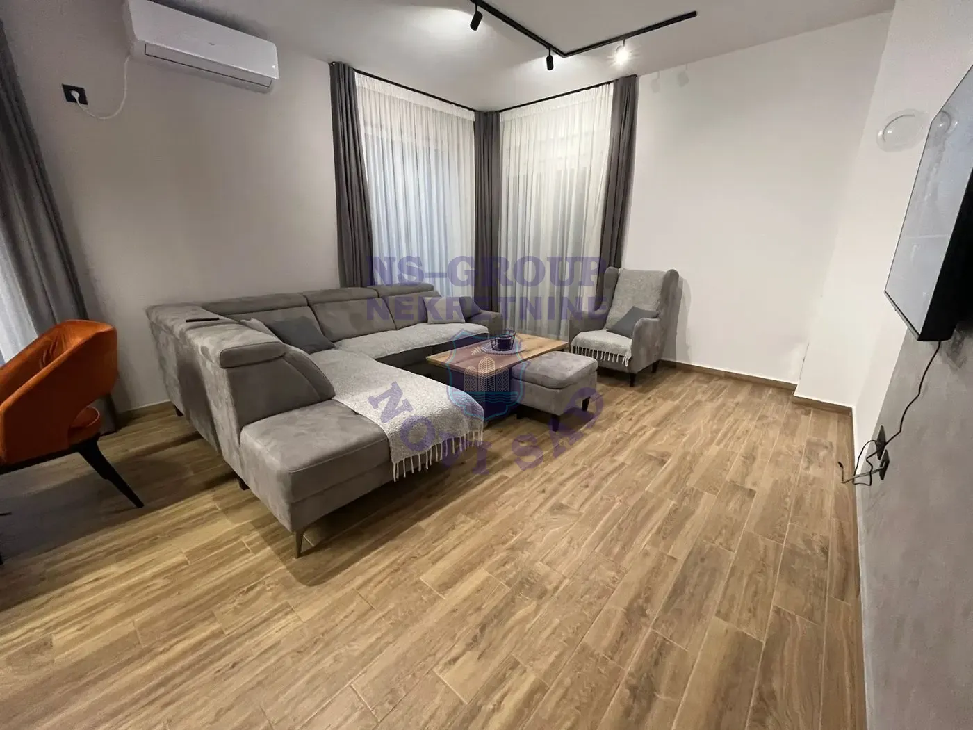 kuca na prodaju Veternik 300m2 559228