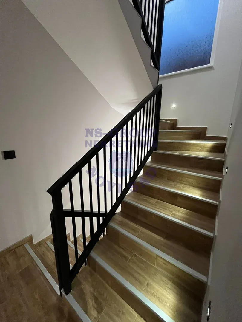 kuca na prodaju Veternik 300m2 559228