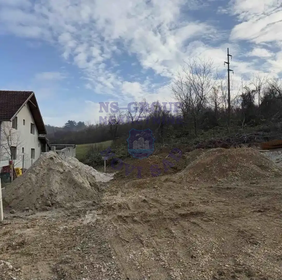 plac na prodaju Sremska Kamenica 1945m2 561204
