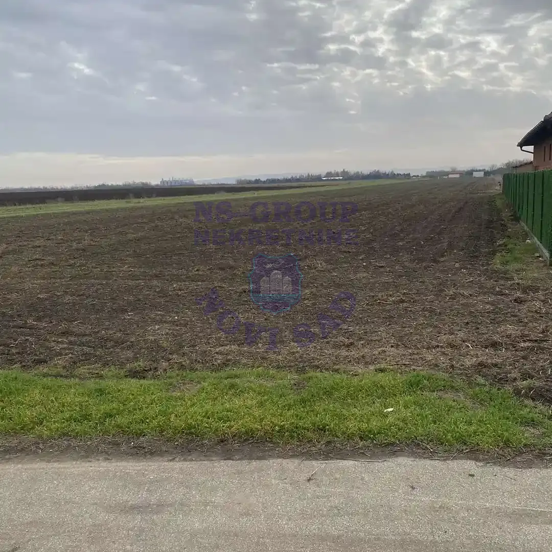 plac na prodaju Čenej 881m2 561596