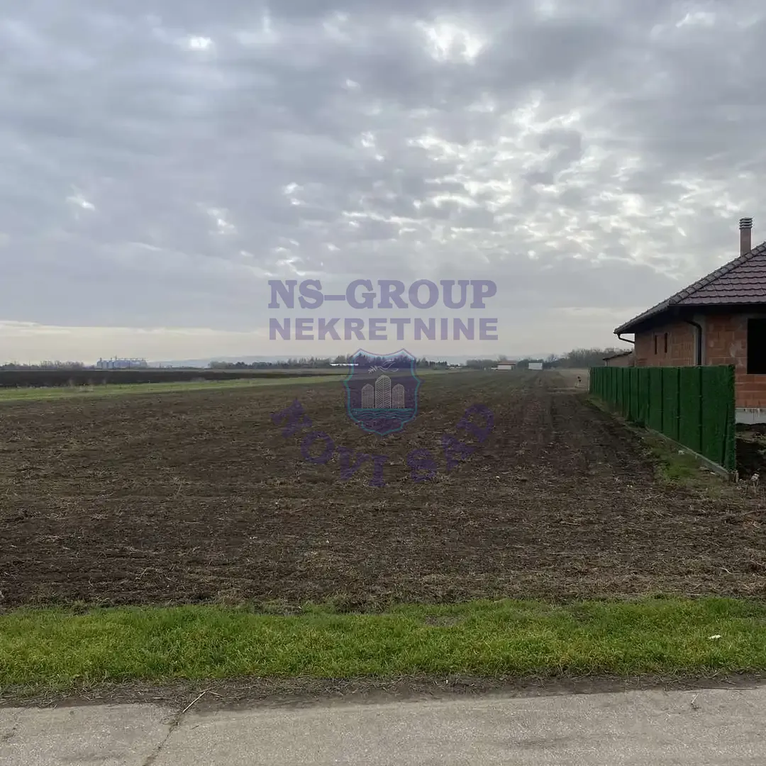 plac na prodaju Čenej 881m2 561596