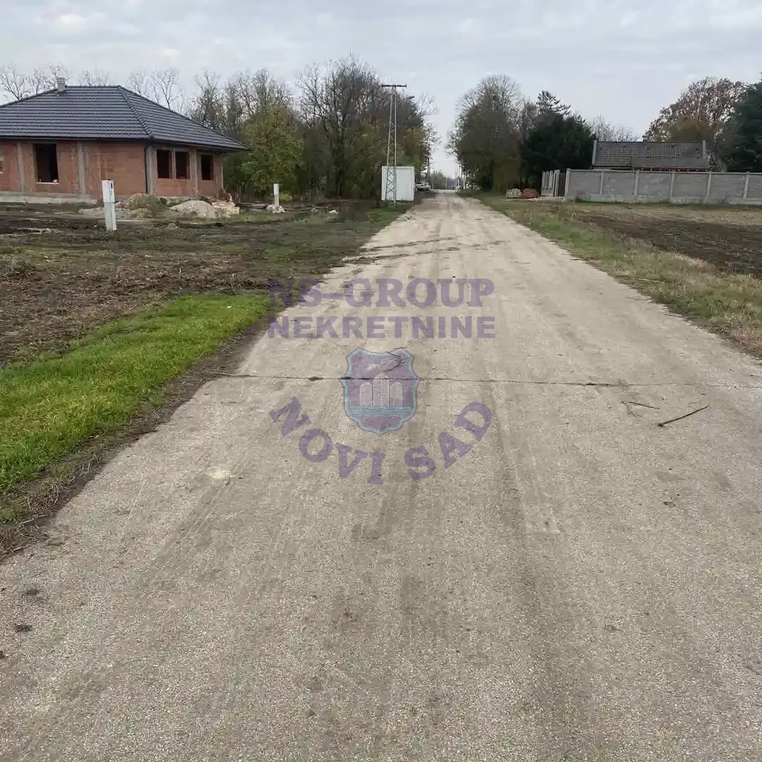 plac na prodaju Čenej 881m2 561596
