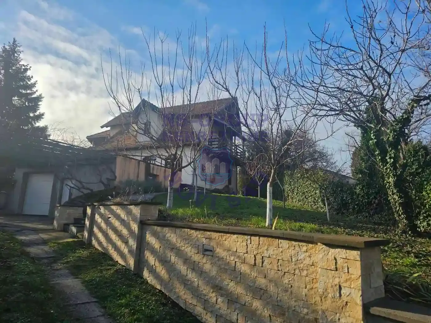 kuca na prodaju Sremska Kamenica 170m2 561706