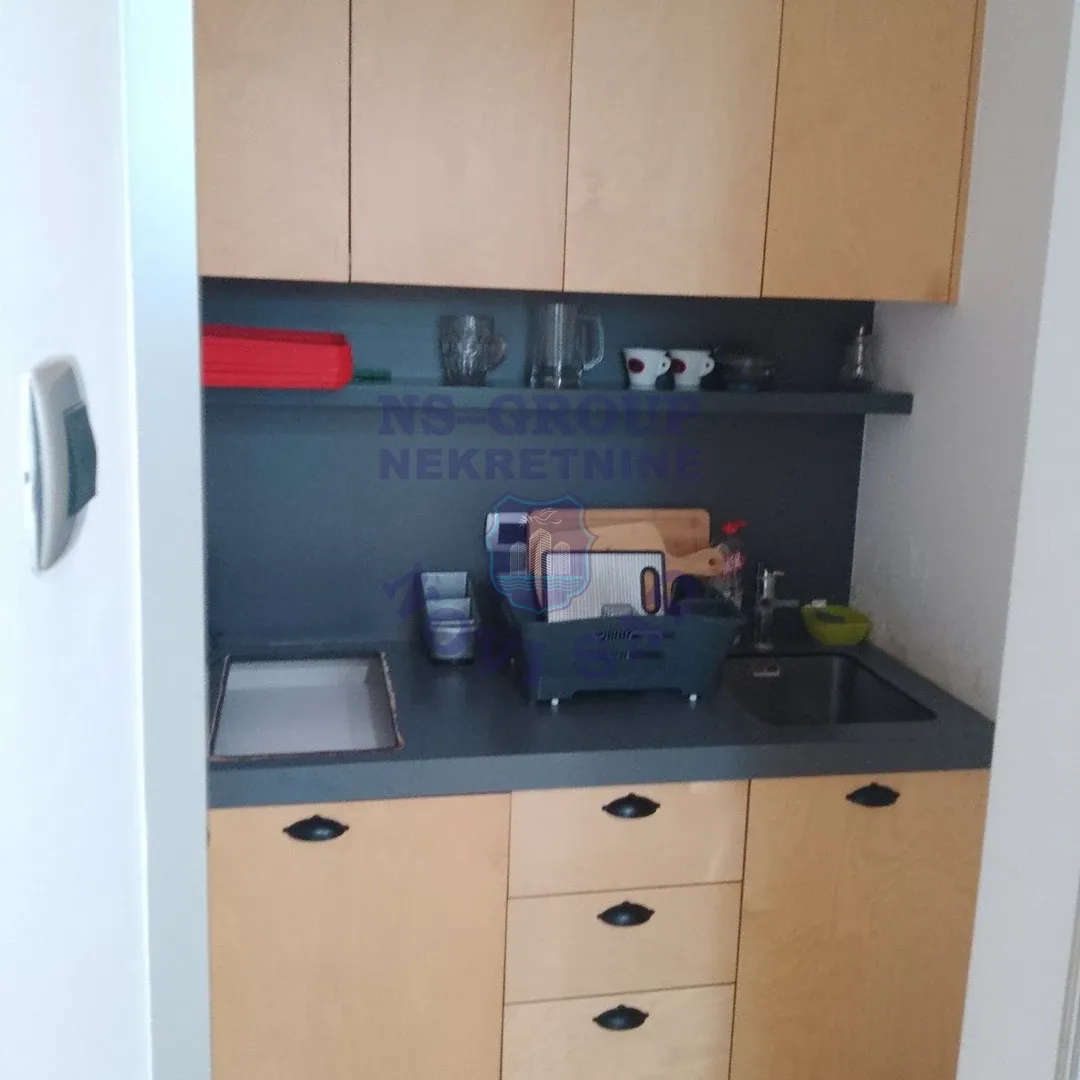 lokal za izdavanje Novi Sad 530m2 15242