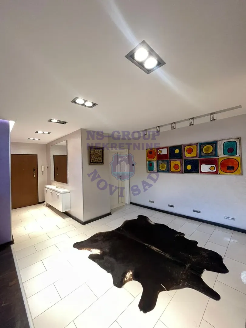 stan na prodaju Novi Sad 310m2 561166