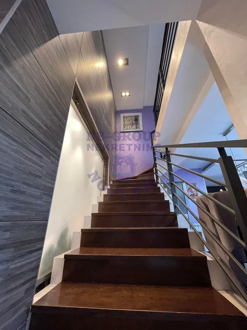 stan na prodaju Novi Sad 310m2 561166