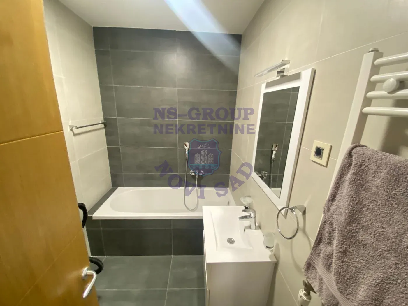 stan za izdavanje Novi Sad 80m2 15741