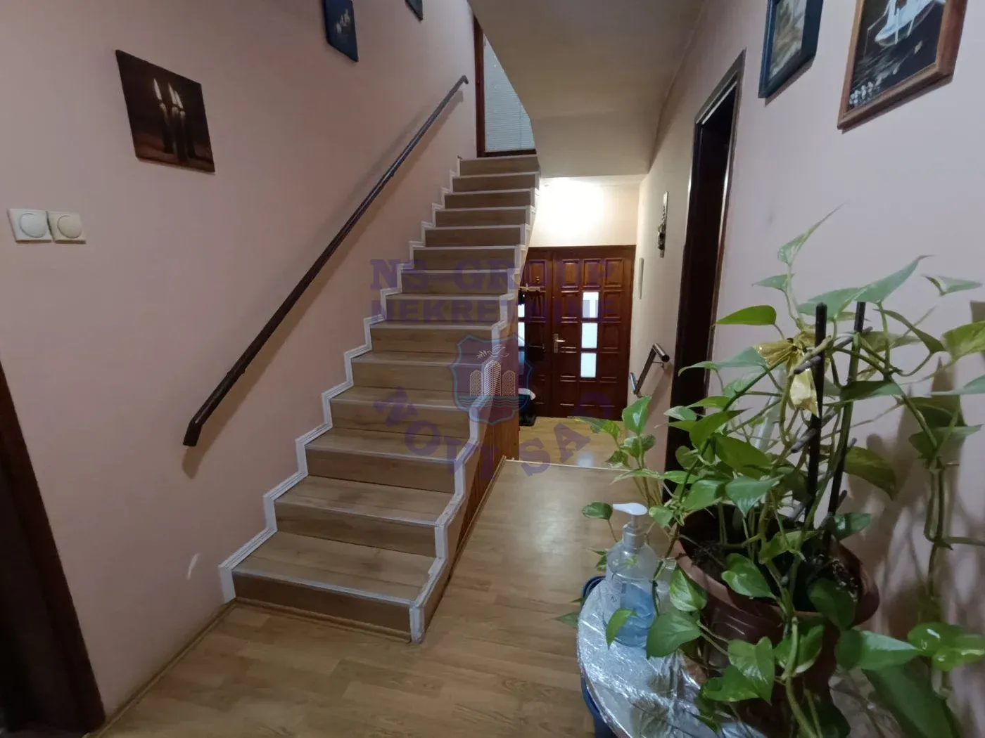 kuca na prodaju Veternik 325m2 542405