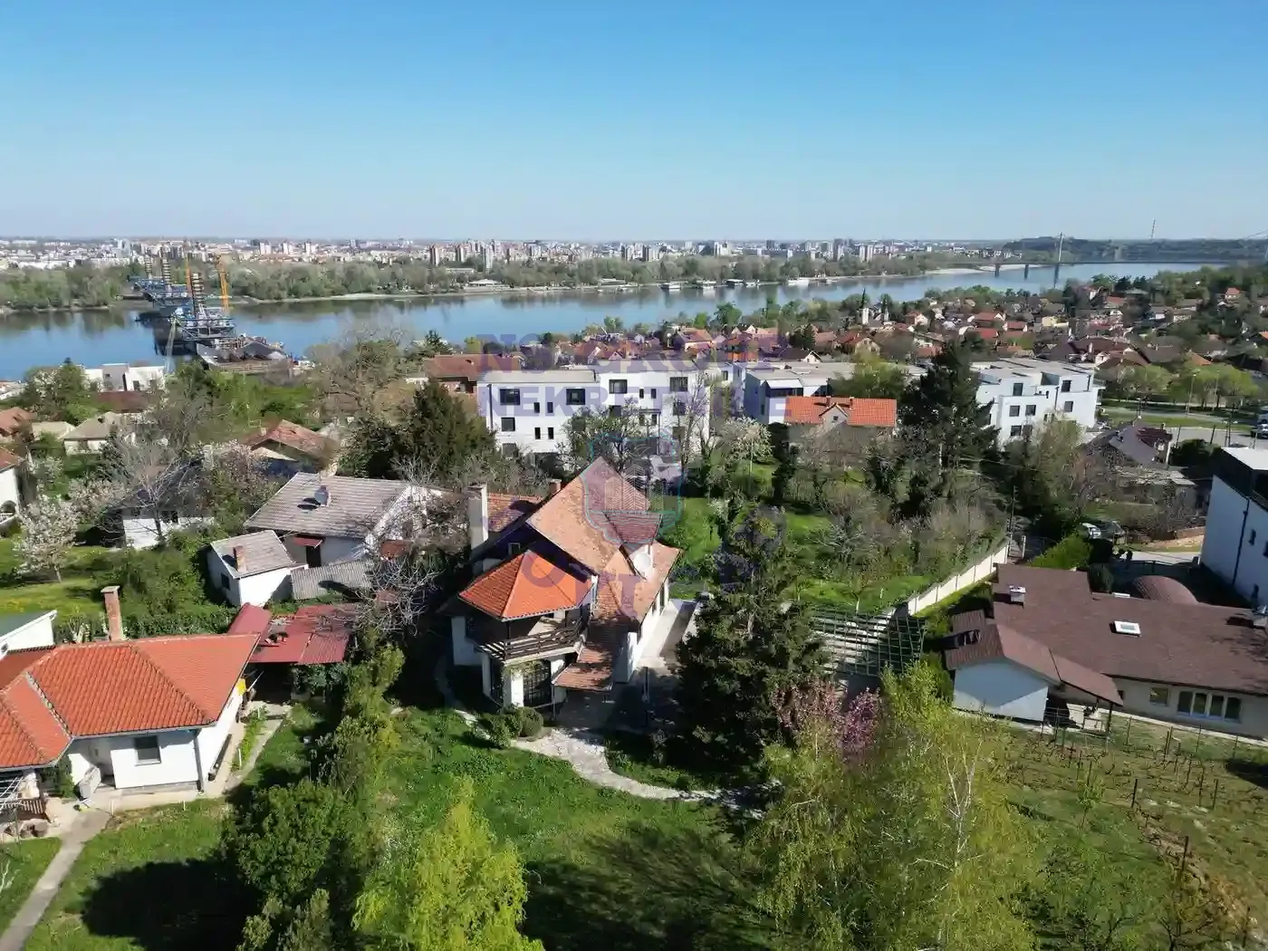 kuca na prodaju Sremska Kamenica 170m2 561706