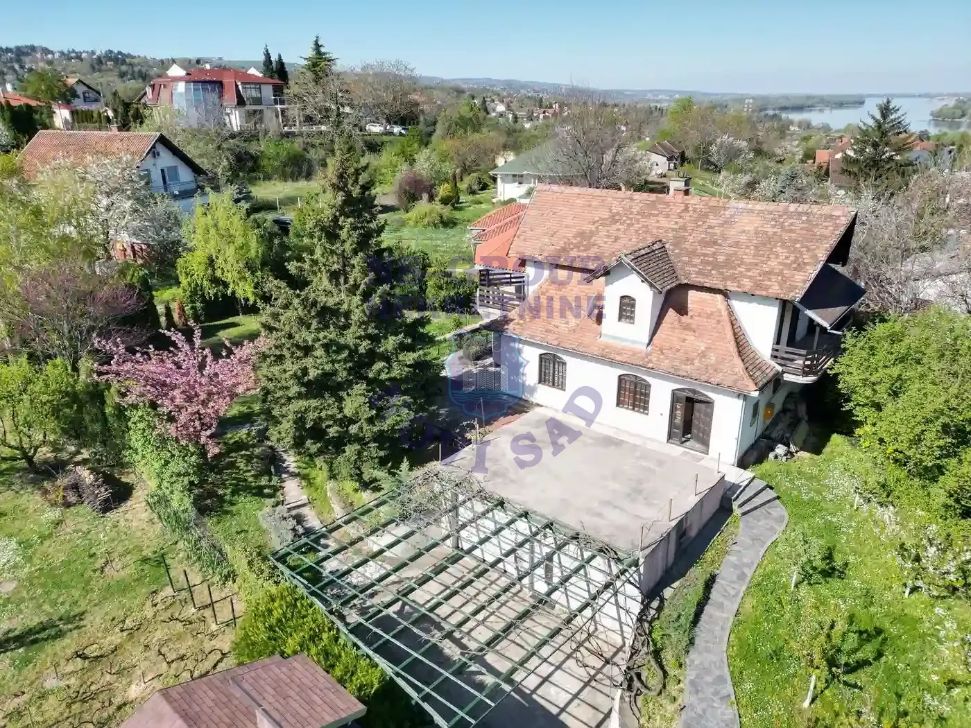 kuca na prodaju Sremska Kamenica 170m2 561706
