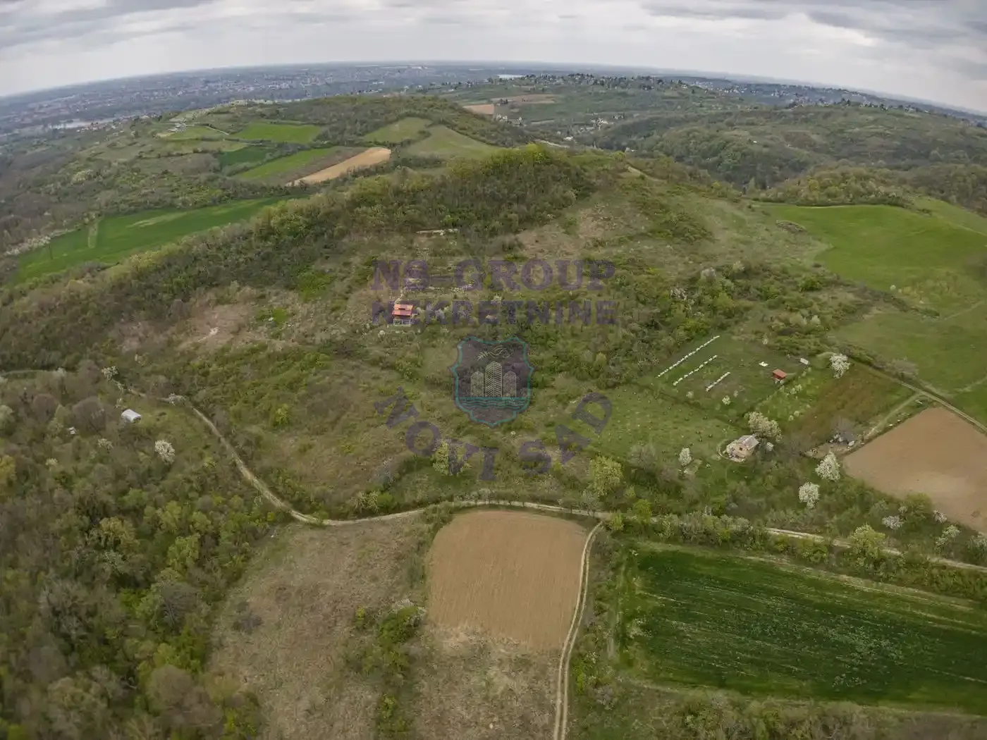 plac na prodaju Ledinci 2055m2 568352