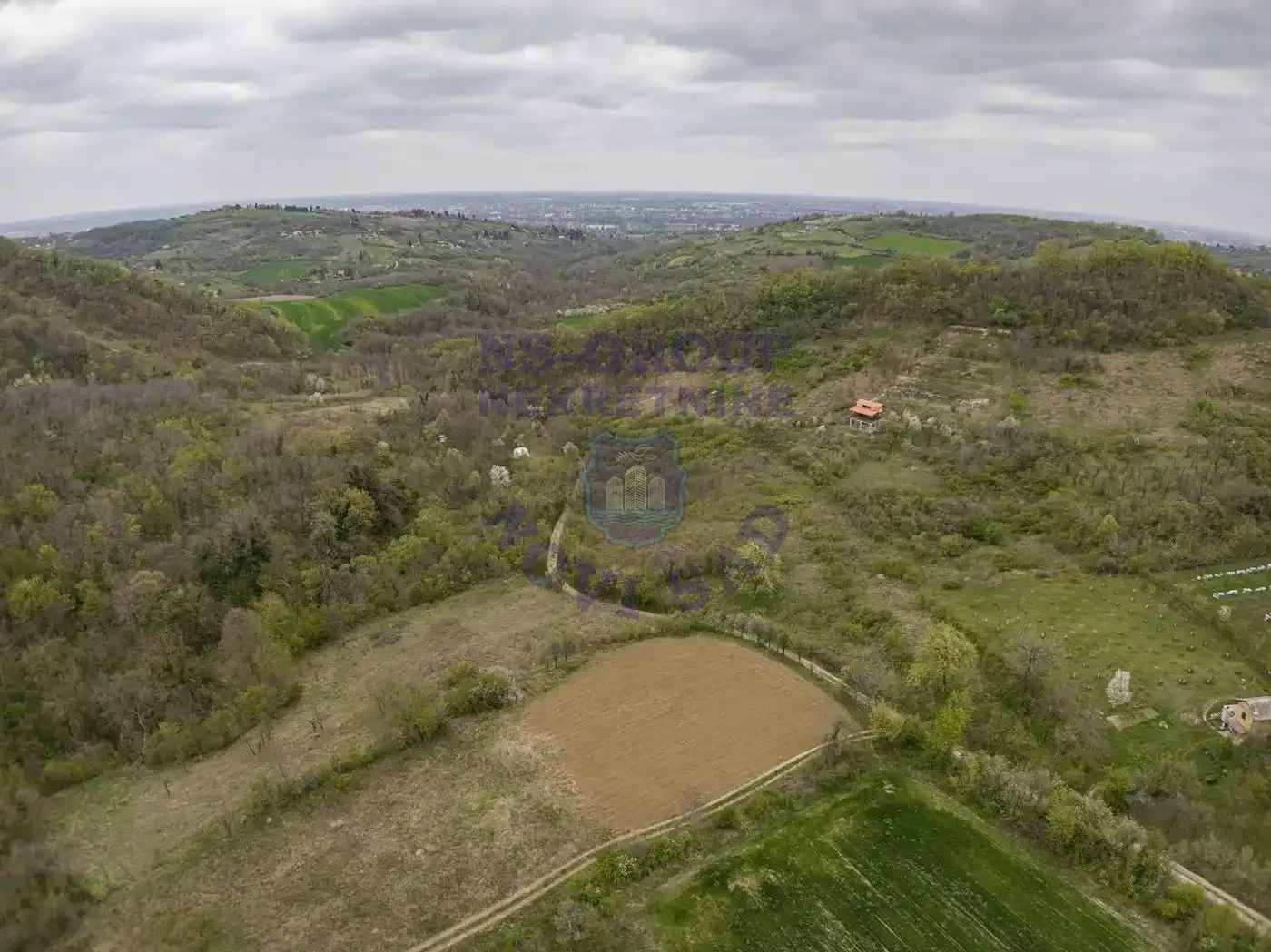 plac na prodaju Ledinci 2055m2 568352