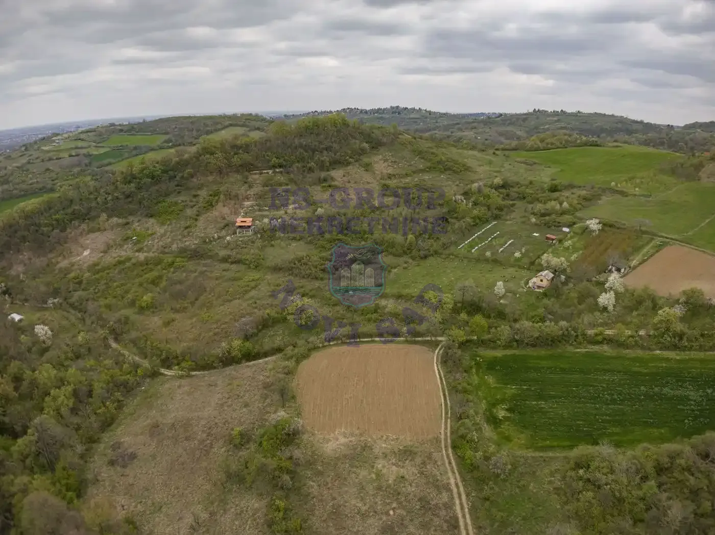 plac na prodaju Ledinci 2055m2 568352