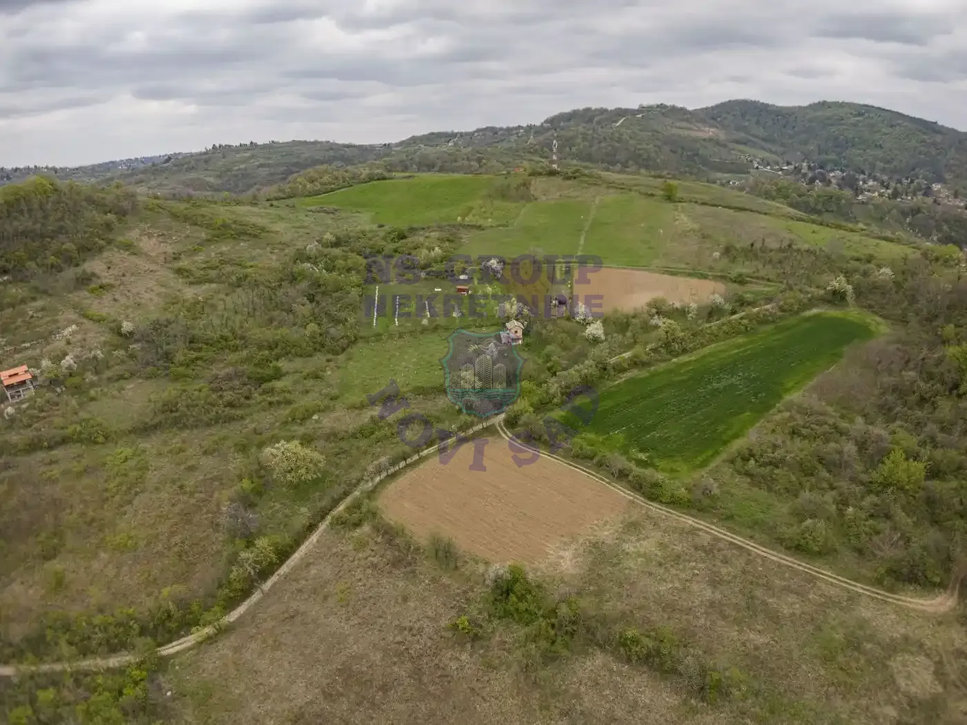 plac na prodaju Ledinci 2055m2 568352
