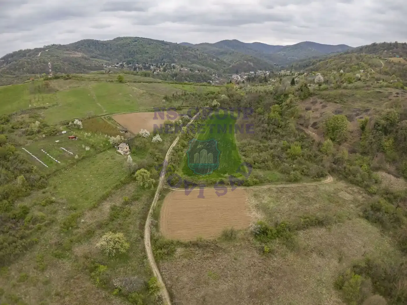 plac na prodaju Ledinci 2055m2 568352