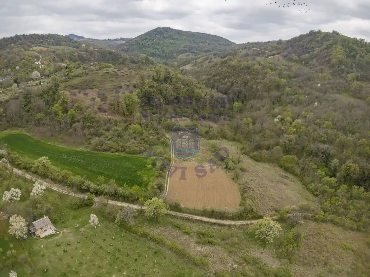 plac na prodaju Ledinci 2055m2 568352