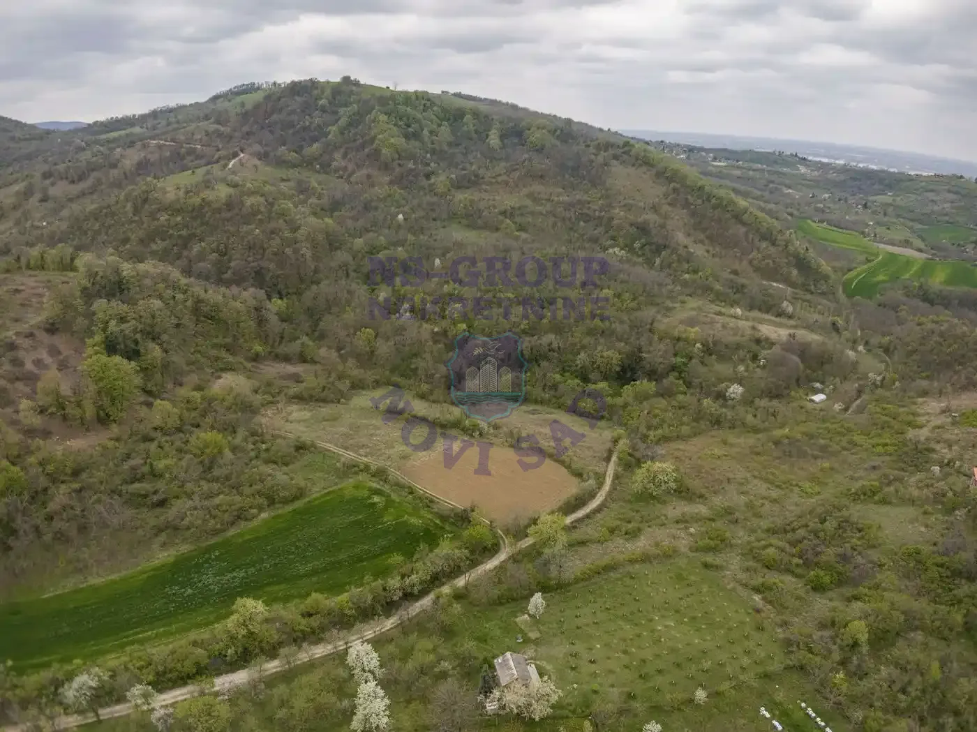 plac na prodaju Ledinci 2055m2 568352