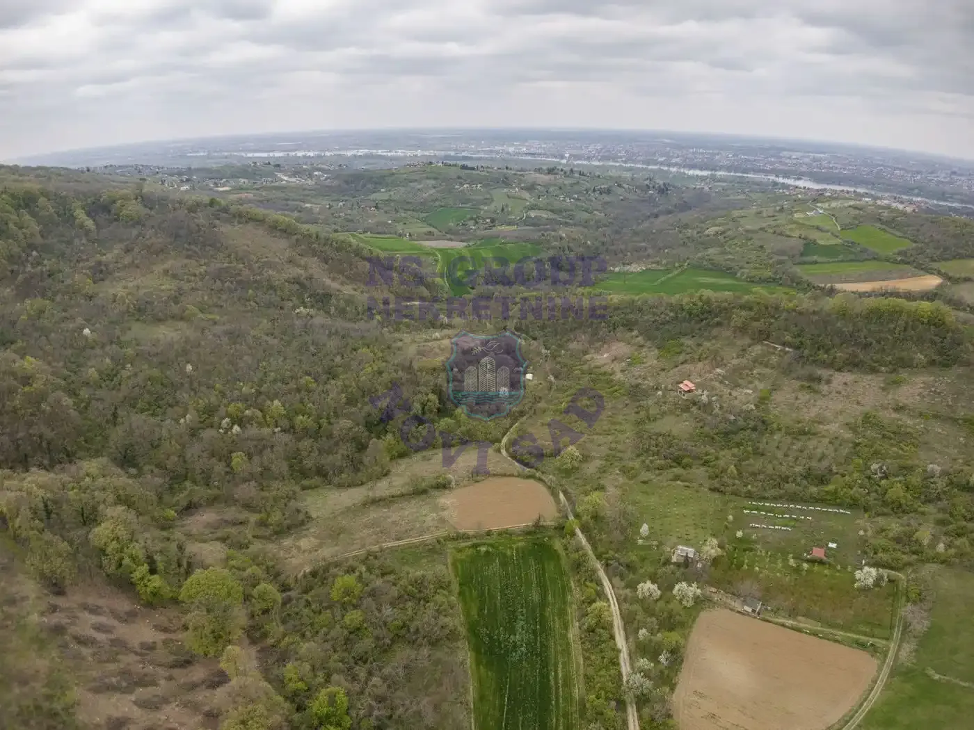 plac na prodaju Ledinci 2055m2 568352