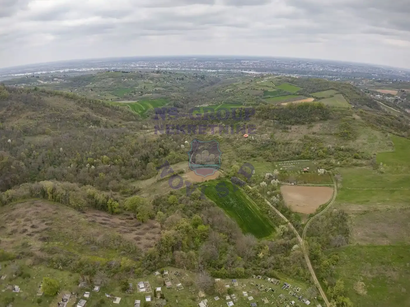 plac na prodaju Ledinci 2055m2 568352
