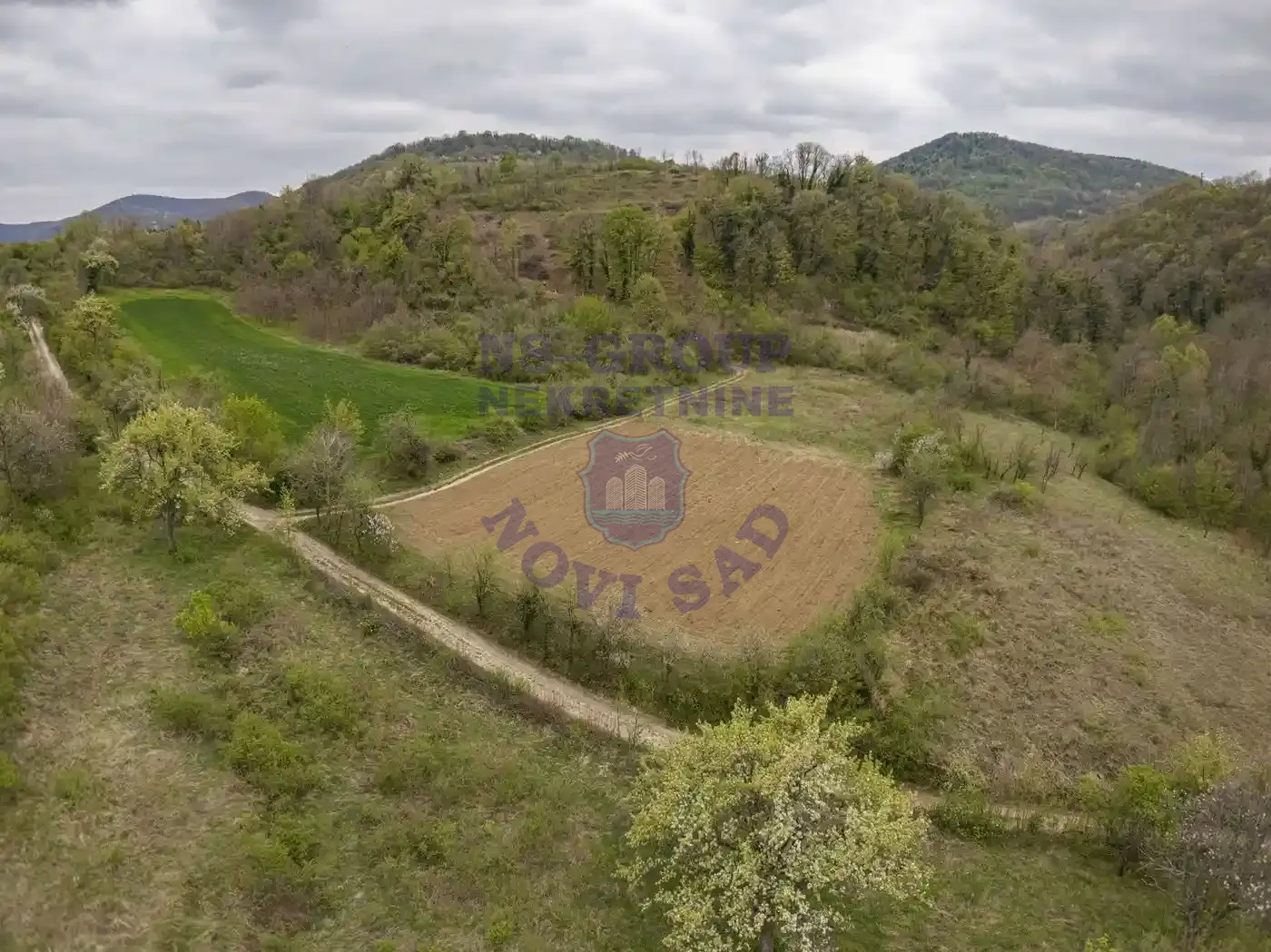 plac na prodaju Ledinci 2055m2 568352