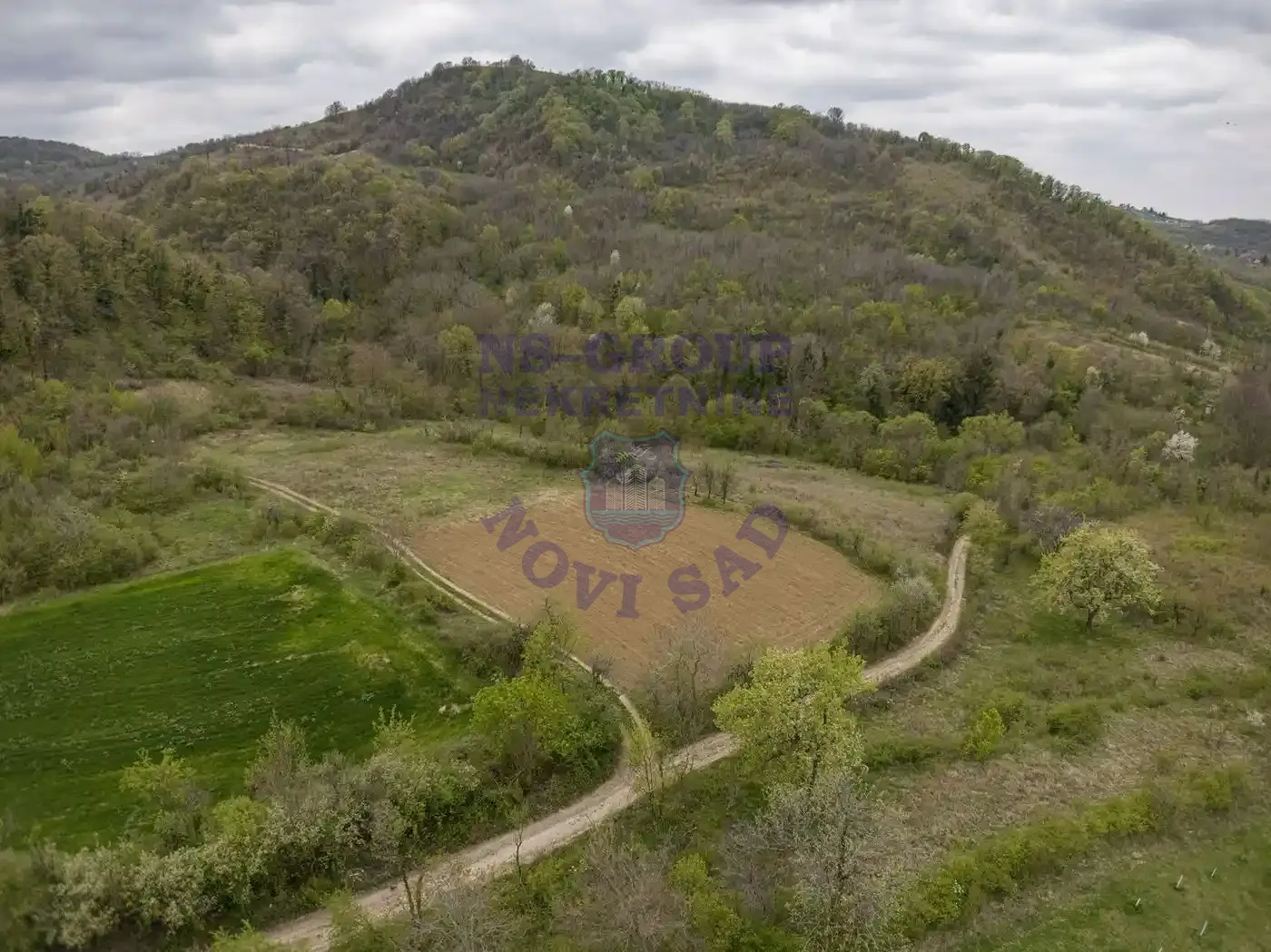 plac na prodaju Ledinci 2055m2 568352