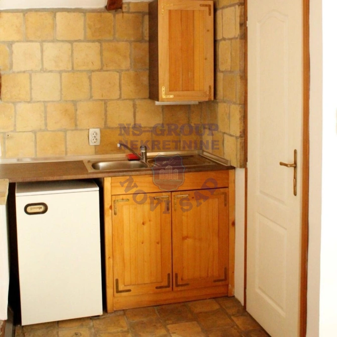 stan za izdavanje Novi Sad 140m2 16279