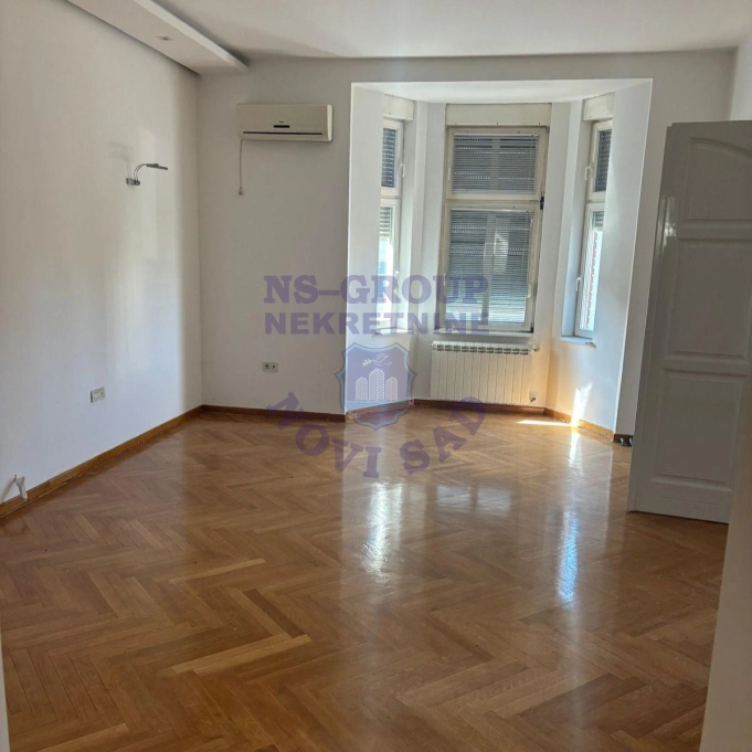 stan za izdavanje Novi Sad 213m2 16334