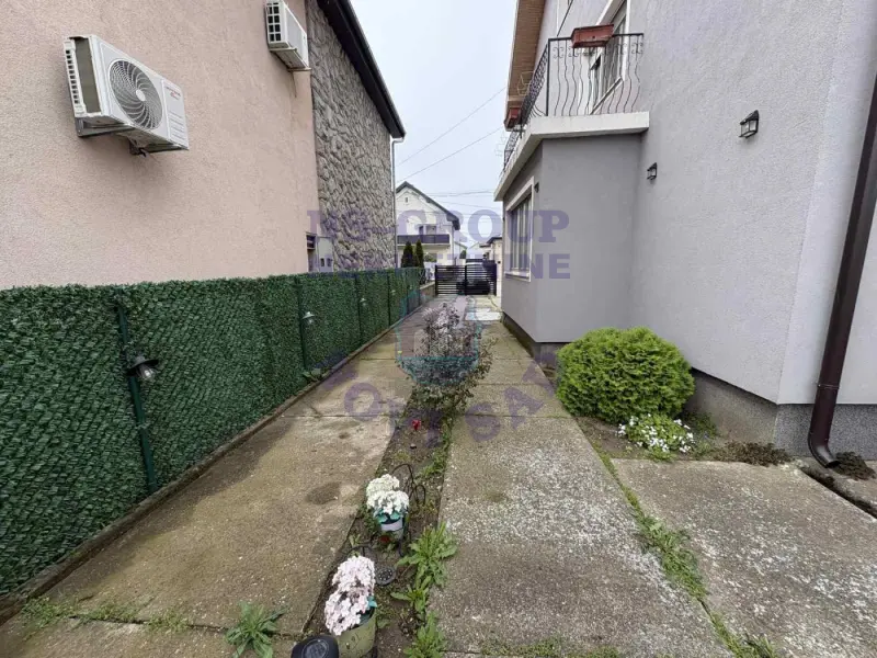 kuca na prodaju Veternik 300m2 569993
