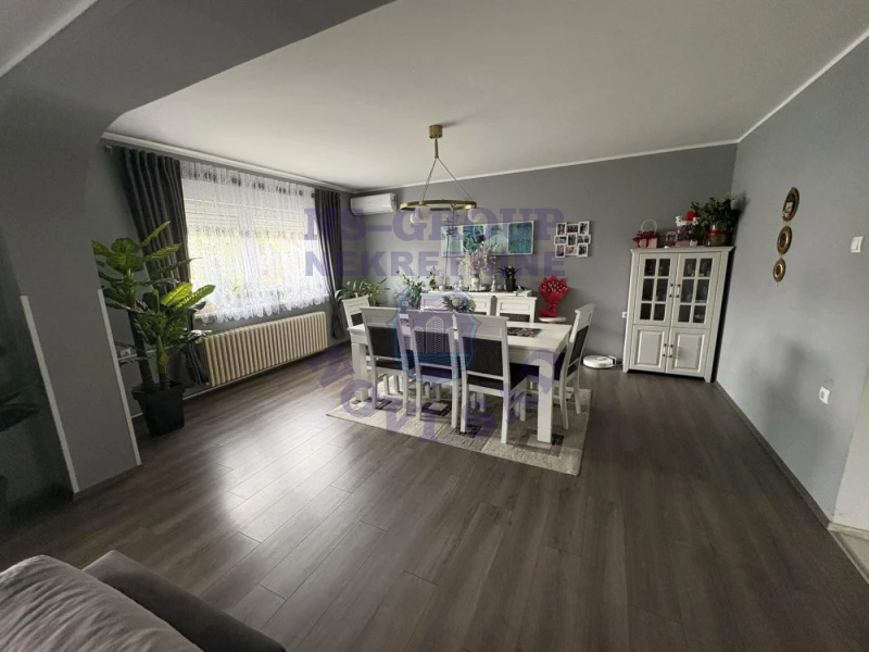 kuca na prodaju Veternik 300m2 569993