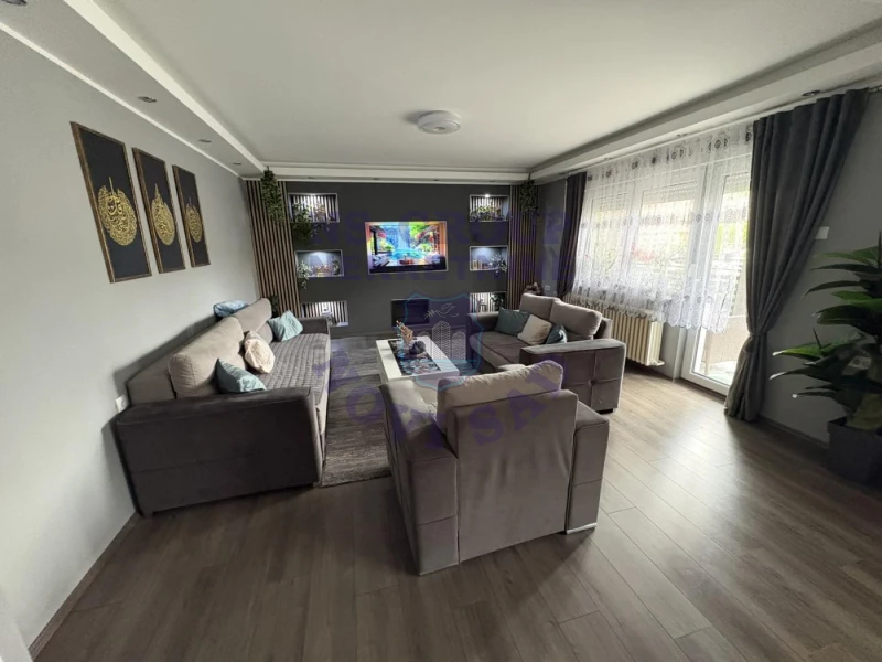 kuca na prodaju Veternik 300m2 569993