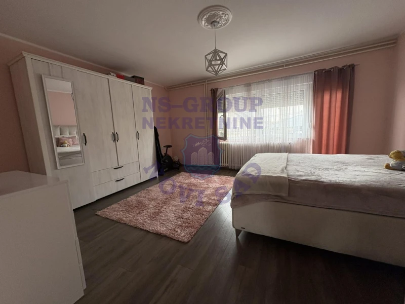 kuca na prodaju Veternik 300m2 569993